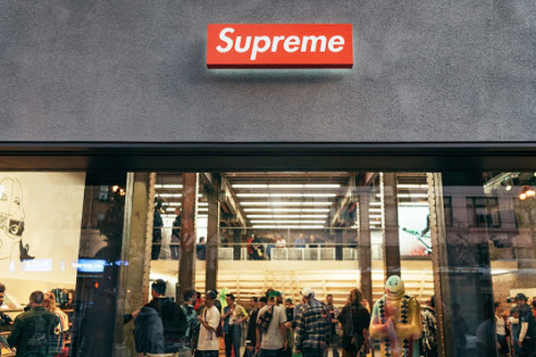Supreme - Hệ thống bán lẻ nổi tiếng bởi giá không thể chát hơn