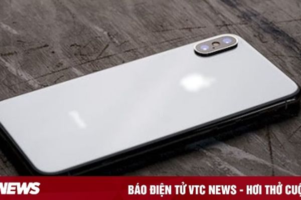 5 lý do vô cùng hữu ích khi úp màn hình điện thoại xuống bàn