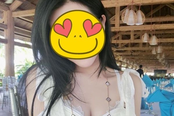 Ái nữ tập đoàn nhựa khoe tình yêu đẹp với gia thế khủng