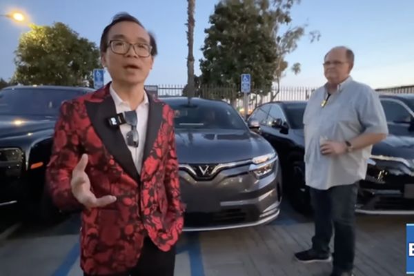 Bãi đỗ xe siêu sang VinFast của người Mỹ gốc Việt: Một nét văn hóa đặc trưng mới