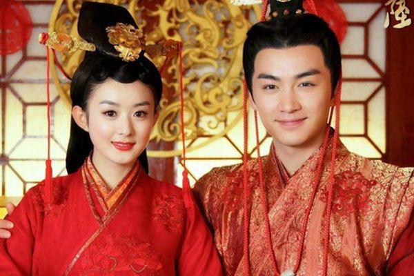 Cặp đôi gây chú ý với cuộc tái ngộ đầy bất ngờ