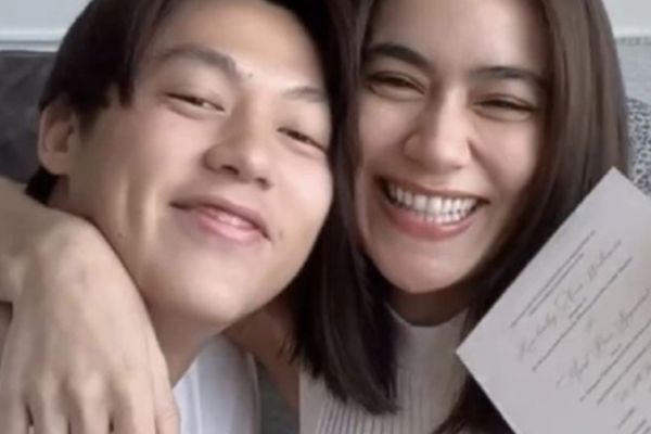 Cặp đôi vàng Mark Prin - Kimmy Kimberley: Thiệp cưới gây xôn xao fan hâm mộ
