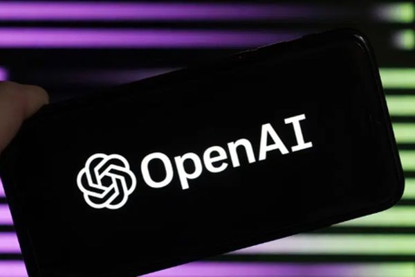 CEO OpenAI đe dọa rời EU nếu bị kiểm soát quá mức: Giáo sư AI nổi tiếng gây sốc với thông điệp đầy thách thức