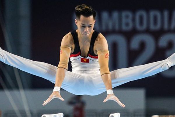 Chân sưng tấy chưa đủ để ngăn cản VĐV Việt giành HCV SEA Games 32