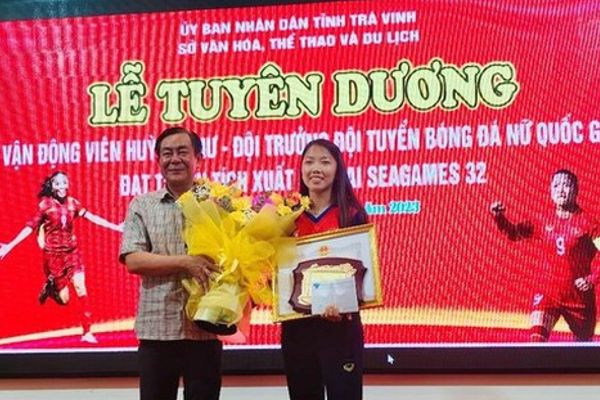 Chân sút Huỳnh Như được Trà Vinh tuyên dương