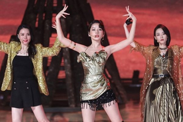 Chi Pu chia sẻ tâm trạng trên show Trung Quốc: Bất ngờ với lời khuyên từ khán giả