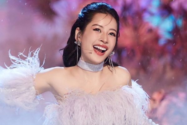 Chi Pu xuất sắc diễn See Tình tại show Trung, fan thích thú!
