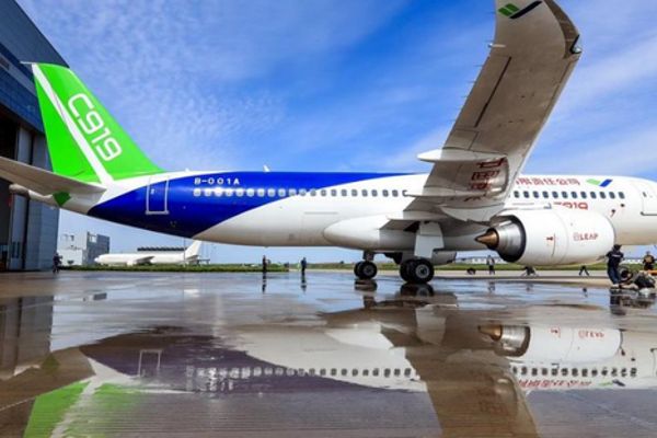 Chiến thắng lịch sử của Trung Quốc: Máy bay thương mại đầu tiên ra mắt