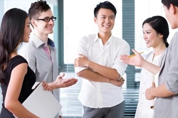 Chiêu thức hấp dẫn để được yêu thương ở công sở