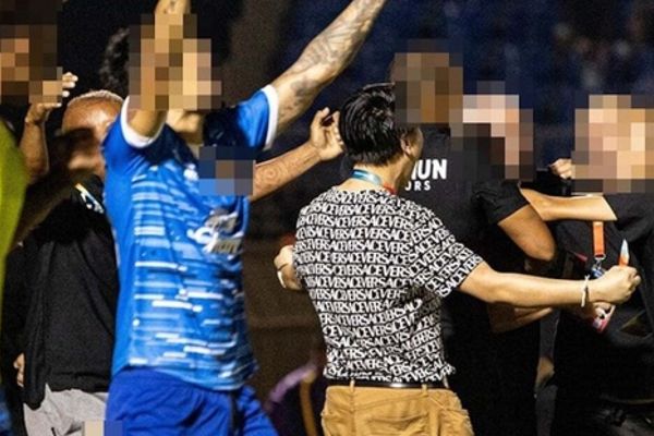 Chủ tịch đội bóng Thai League 1 bị khám xét nhà riêng vì đánh bạc trái phép