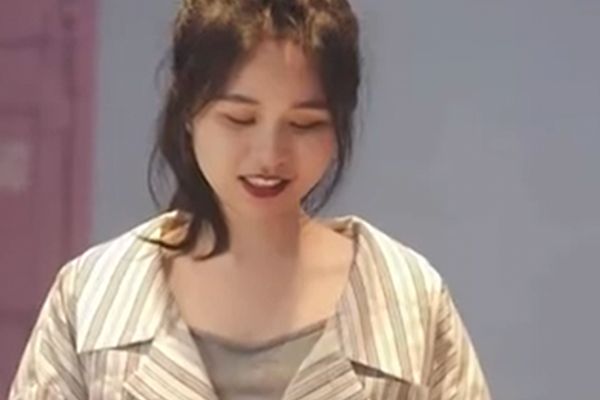 Cô gái vừa nghỉ việc đã mở quán bánh thu hút lượng khách mới