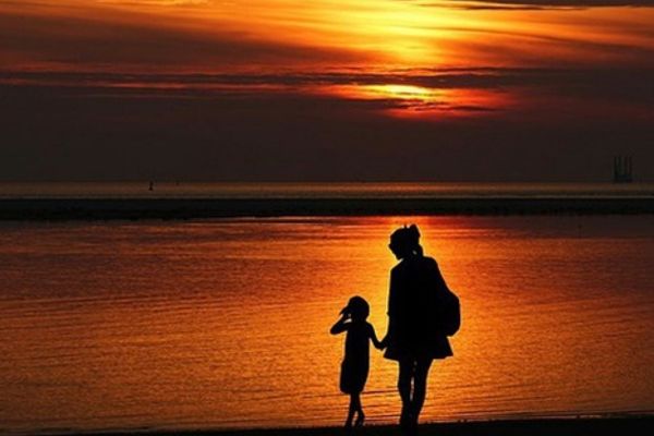 Con trai 26 tuổi sắp cưới mẹ đơn thân 8 tuổi: Lo lắng của người mẹ