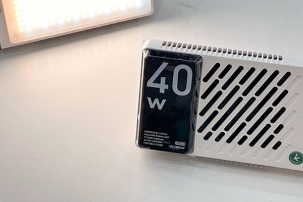 Đèn chiếu sáng Zhiyun Molus X100 và Fiveray M40 - Giải pháp ánh sáng mới cho phim ảnh