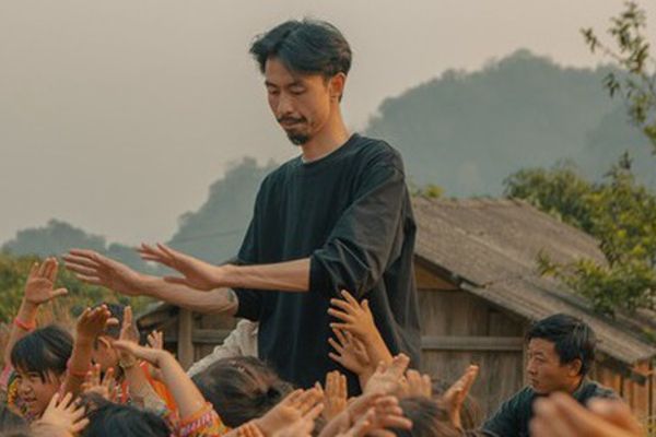 Đen Vâu gây xúc động khi nhận nuôi hơn 1000 em bé khó khăn