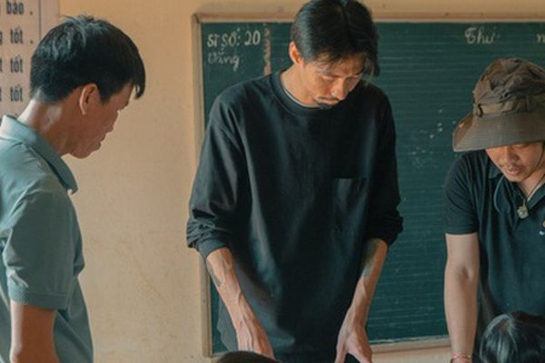 Đen xây trường và nuôi em nhỏ từ doanh thu MV Nấu ăn cho em