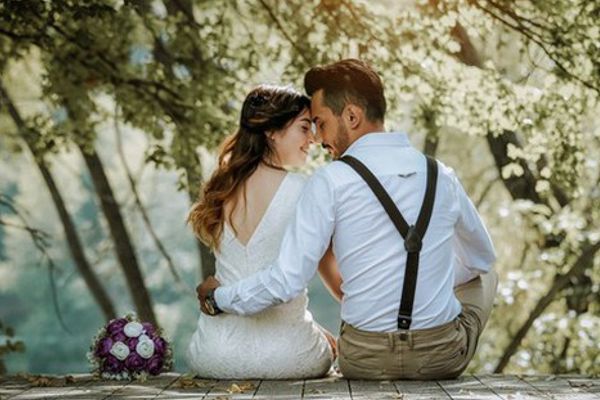 Độc thân hay kết hôn: Tìm hiểu yếu tố ảnh hưởng đến hạnh phúc phụ nữ