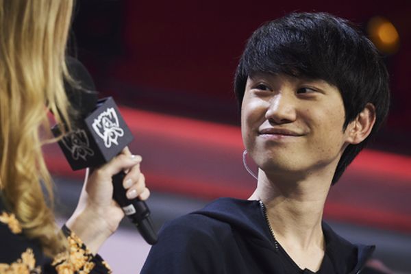 Doinb chia tay LNG Esports để chăm sóc gia đình