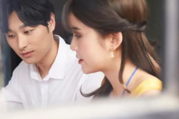 Đồng nghiệp cho vay 300 triệu, nhưng yêu cầu kết hôn để xóa nợ