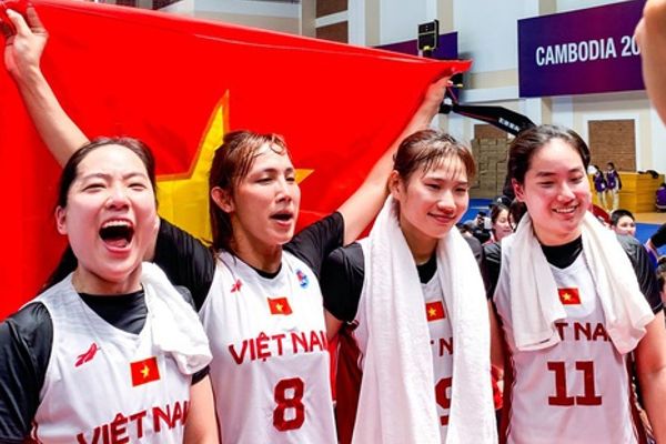 ĐT bóng rổ nữ Việt Nam về nước chia tay SEA Games 32 để đồng lòng cùng nhau vượt qua nỗi đau tang thương