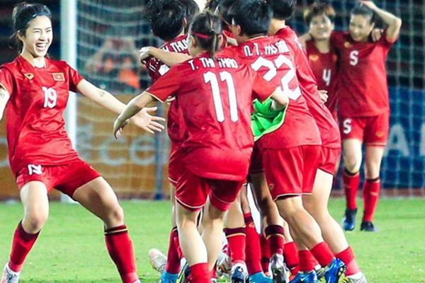 ĐT nữ Việt Nam lập kỷ lục vàng SEA Games 32: Cùng xem cô nàng đá bóng như thế nào!