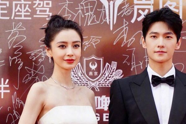 Dương Dương và Angela Baby sánh đôi trên thảm đỏ Hoa biểu 2023