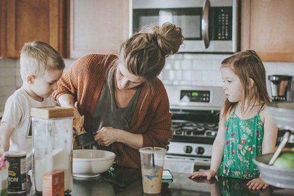 Gen Z làm mẹ: Áp lực và tự tin trong thế giới hiện đại