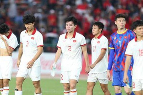 HLV Troussier tha hồ cho U22 Việt Nam nghỉ tập sau thất bại trước Indonesia tại SEA Games 32