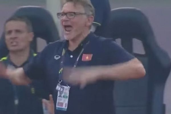 HLV Troussier thất vọng vì quyết định nông cạn của U22 Việt Nam trước U22 Indonesia