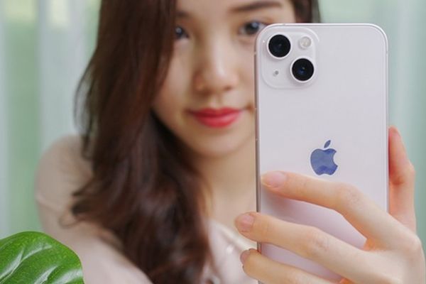 iPhone 12 giá siêu rẻ: Chỉ còn 14 triệu đồng tại Việt Nam