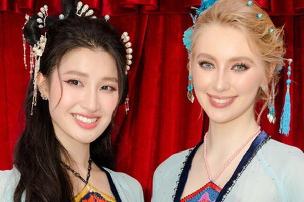 Jasmin và Phương Nhi đẹp mê hồn khi hóa thân thành Thúy Kiều và Thúy Vân tại Hoa hậu Quốc tế 2022