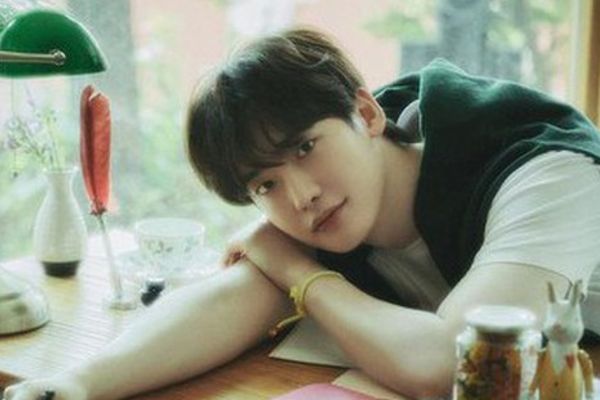 Lee Jong Suk hẹn hò IU? Fan Việt sắp đón sóng tài tử vào tháng 10