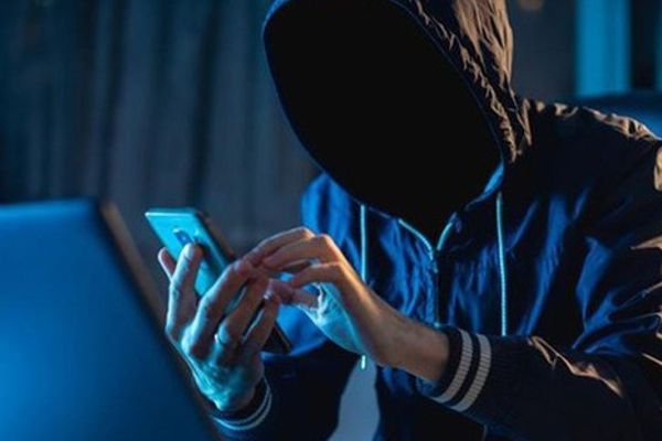 Lừa đảo 15 tỉ đồng: AI ghép khuôn mặt là hung thần?