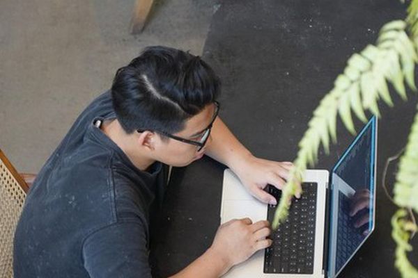 Mặt nạ ảo và hiệu ứng độc hại trên mạng xã hội