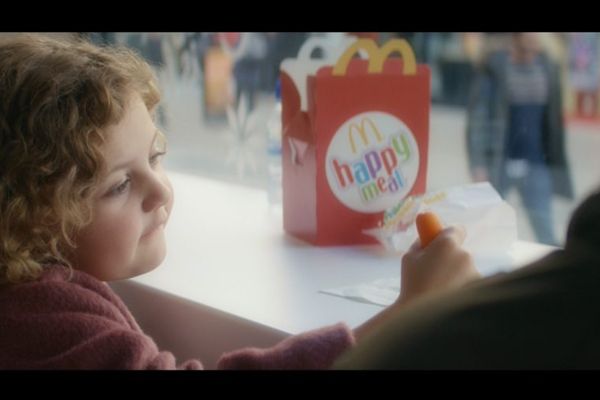 Mcdonald's Giáng Sinh ấm áp cùng tuần lộc đáng yêu