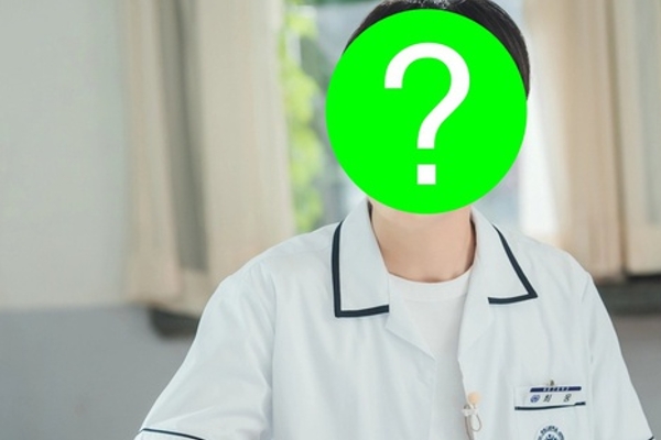 Mỹ nam phim Hàn vô danh bất ngờ trở thành ngôi sao Oscar nhờ bạn gái cũ