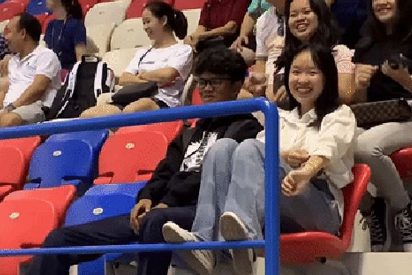 Nhạc 'See tình' của Hoàng Thuỳ Linh sôi động tại SEA Games 32