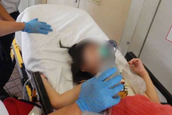 Nữ sinh 14 tuổi Trung Quốc ngưng tim sau khi chơi điện thoại: Nguyên nhân bất ngờ!