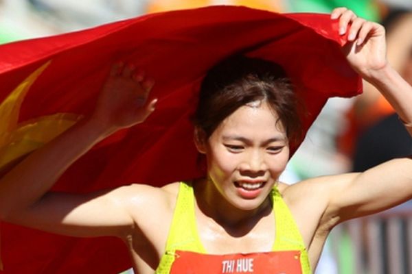 Phạm Thị Huệ vô địch cự ly, đánh bại Nguyễn Thị Oanh