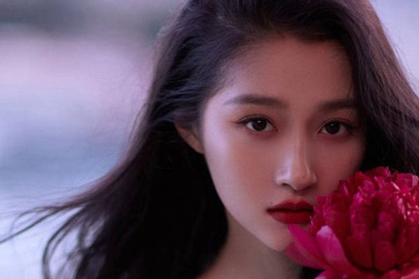 Quan Hiểu Đồng - Nữ hoàng thảm họa thời trang hay nữ thần tuyệt đẹp?