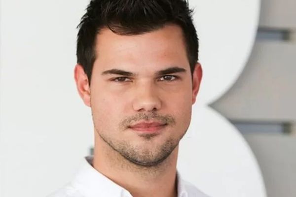 Taylor Lautner chia sẻ kỷ niệm về vai Người Sói trong Chạng Vạng
