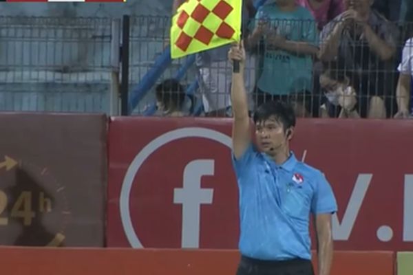 Trưởng ban trọng tài VFF nhận lỗi, trợ lý Nguyễn Thành Sơn đình chỉ: Chi tiết ở đây!