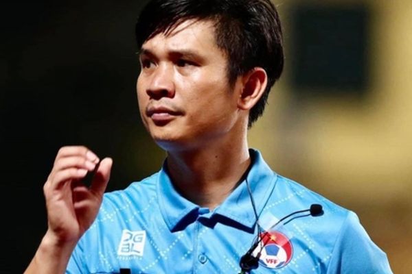 Trưởng Ban Trọng tài VFF phản ứng về việc trọng tài mất tập trung bắt việt vị sai
