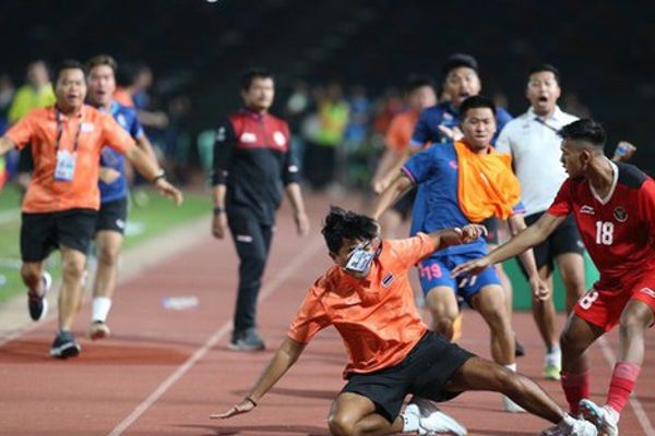 U22 Việt Nam vượt qua Indonesia mà không gây ồn ào như Thái Lan - Indonesia