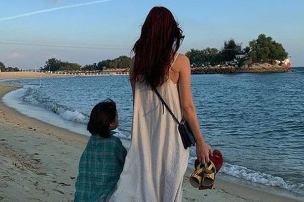 Vợ trẻ đứng vững trước bệnh tật, gắn bó gia đình