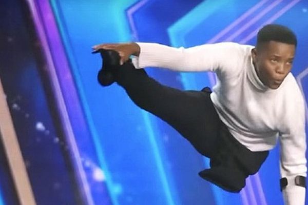 Vũ công mất chân chinh phục trái tim khán giả