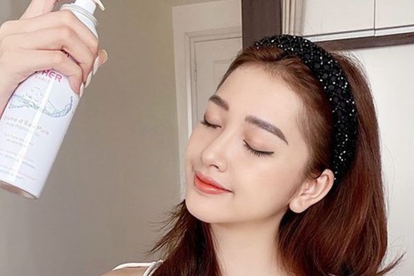 Xịt khoáng - Bí quyết giữ ẩm cho làn da mùa hè