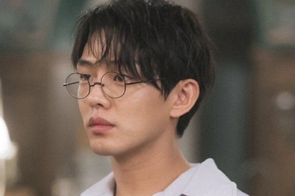 Yoo Ah In: Tương lai trong showbiz Hàn Quốc sau vụ lùm xùm ma túy?
