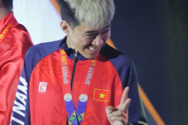 Zoom 'thần thái' tuyển thủ PUBG Việt Nam: Huy chương SEA Games đã về, cả đội 'khè' vô địch